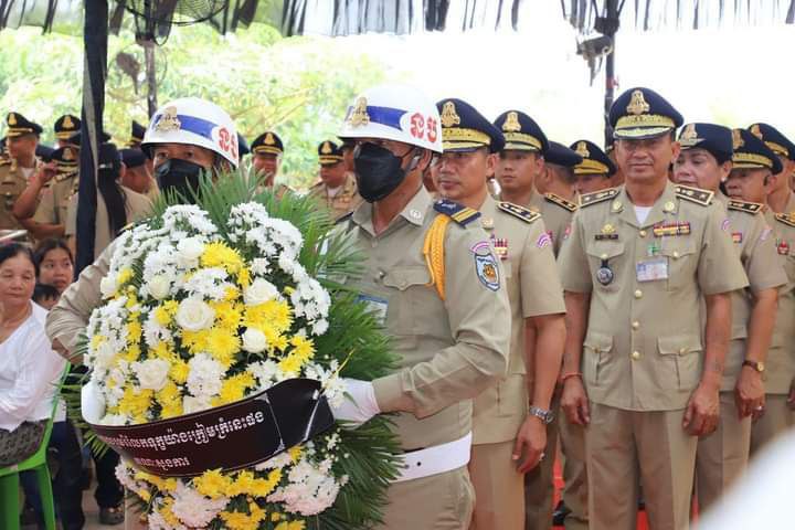 លោកឧត្តមសេនីយ៍ទោ សិទ្ធិ ឡោះ ដឹកនាំកម្លាំងនគរបាល ចូលរួមគោរពវិញ្ញាណក្ខន្ធសពលោកវរសេនីយ៍ឯក សៅ សារឿន អធិការនគរបាលក្រុងប៉ោយប៉ែត