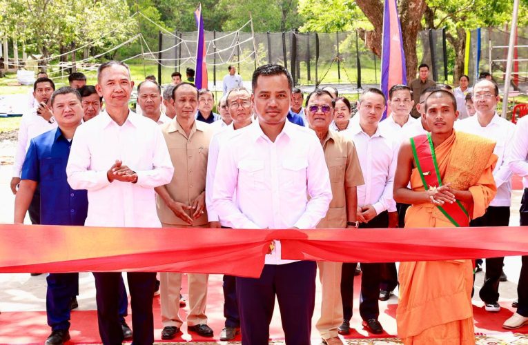 ឯកឧត្តមអភិសន្តិបណ្ឌិត ស សុខា អញ្ជើញសម្ពោធសមិទ្ធផលវត្តពានរោង ស្រុកស្វាយអន្ទរ និងណែនាំអាជ្ញាធរ យកចិត្តទុកដាក់លើសុខទុក្ខពលរដ្ឋ